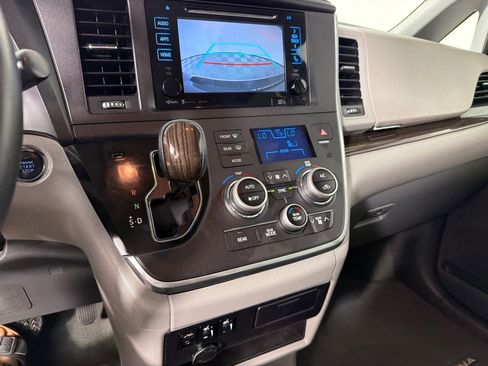 Used 2016 Toyota Sienna XLE w/ XLE Navigation Package FWD image 14