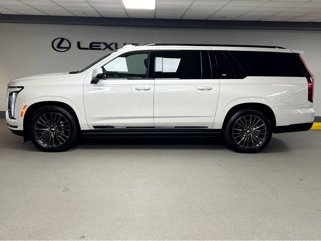 Used 2025 Cadillac Escalade ESV Sport Platinum w/ LPO, Floor Liner Package AWD/4WD image 4