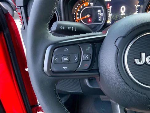 Used 2026 Jeep Wrangler Unlimited Rubicon AWD/4WD image 22