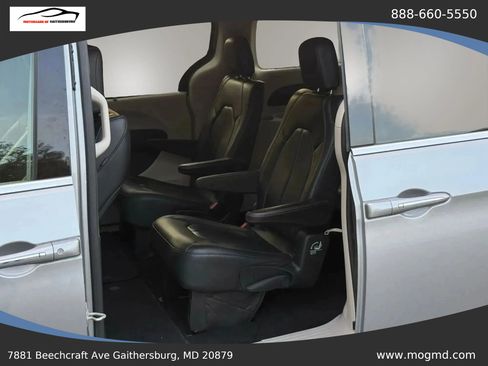 Used 2017 Chrysler Pacifica Touring-L FWD image 19