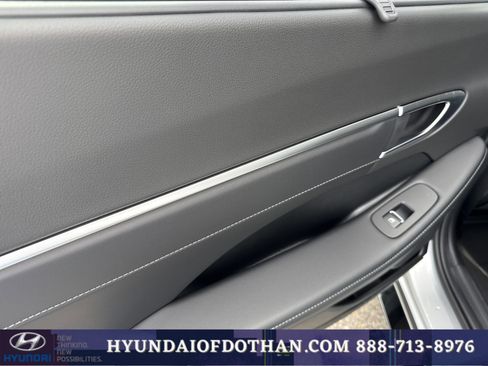 Certified 2025 Hyundai Sonata Limited FWD image 11
