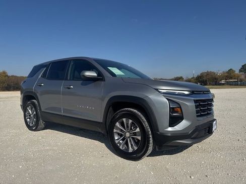 Used 2025 Chevrolet Equinox LT image 8