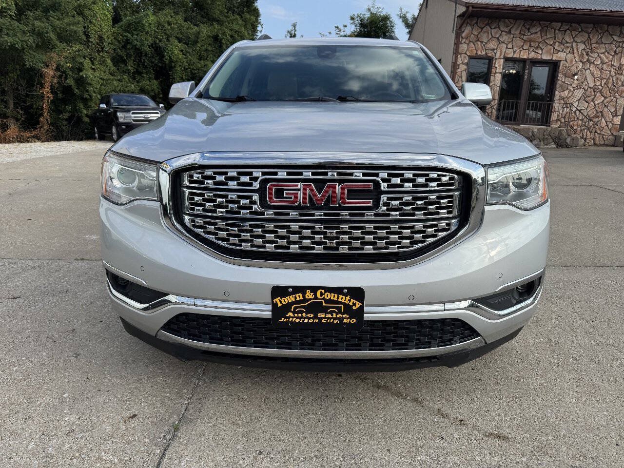 Used 2019 GMC Acadia Denali FWD image 2