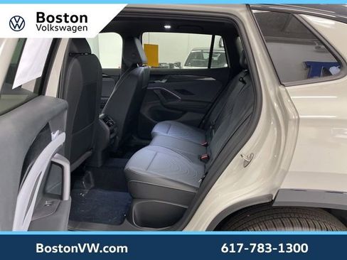 New 2026 Volkswagen Tiguan SE R-Line AWD/4WD image 8