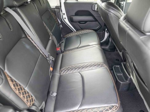 Used 2022 Jeep Wrangler Unlimited Sahara image 16