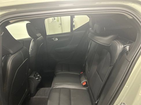 Certified 2025 Volvo XC40 B5 Plus image 21