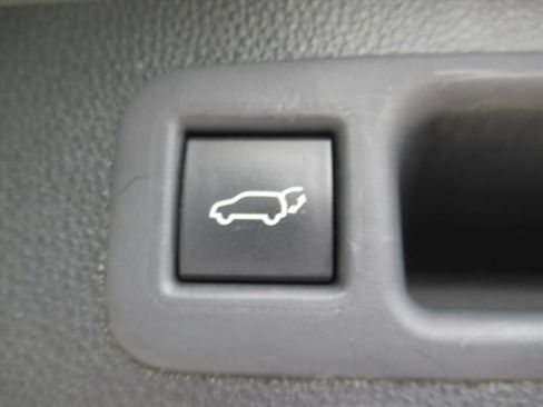 Used 2022 Toyota Highlander XLE FWD image 39
