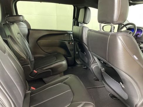 New 2025 Chrysler Pacifica Select image 17