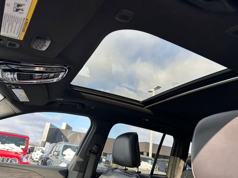 Used 2022 Jeep Grand Cherokee Overland image 23