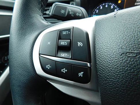 Used 2023 Ford Explorer XLT AWD/4WD image 23
