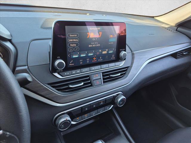 Used 2025 Nissan Altima 2.5 SV FWD image 12