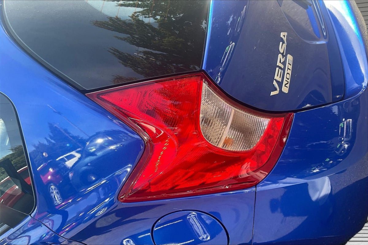 Used 2015 Nissan Versa Note SV FWD image 23