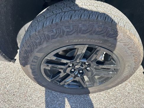 Used 2025 Chevrolet Silverado 1500 LT Trail Boss w/ Convenience Package II AWD/4WD image 9
