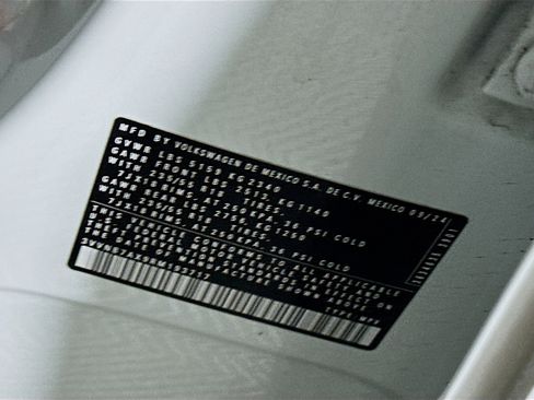 Used 2024 Volkswagen Tiguan SE image 12