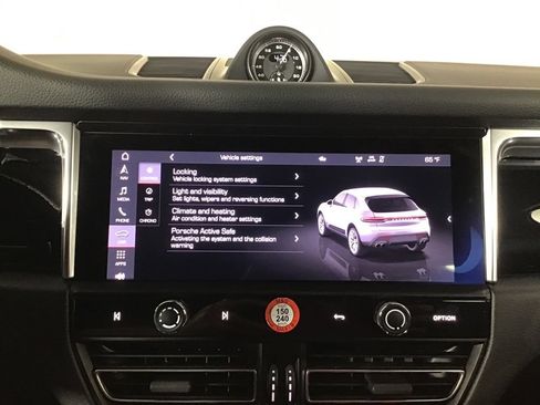 Certified 2026 Porsche Macan AWD/4WD image 35