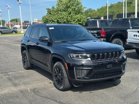 New 2026 Jeep Grand Cherokee Altitude AWD/4WD image 4