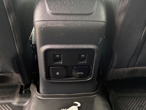 Used 2023 Ford Bronco Wildtrak image 30