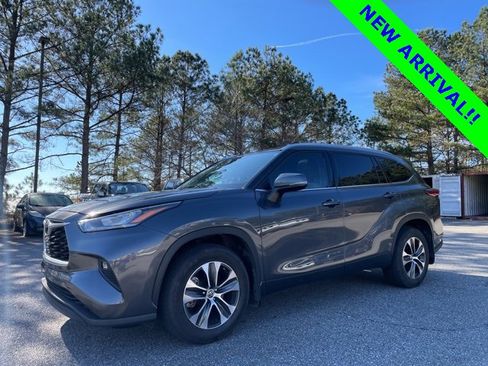 Used 2020 Toyota Highlander XLE image 5