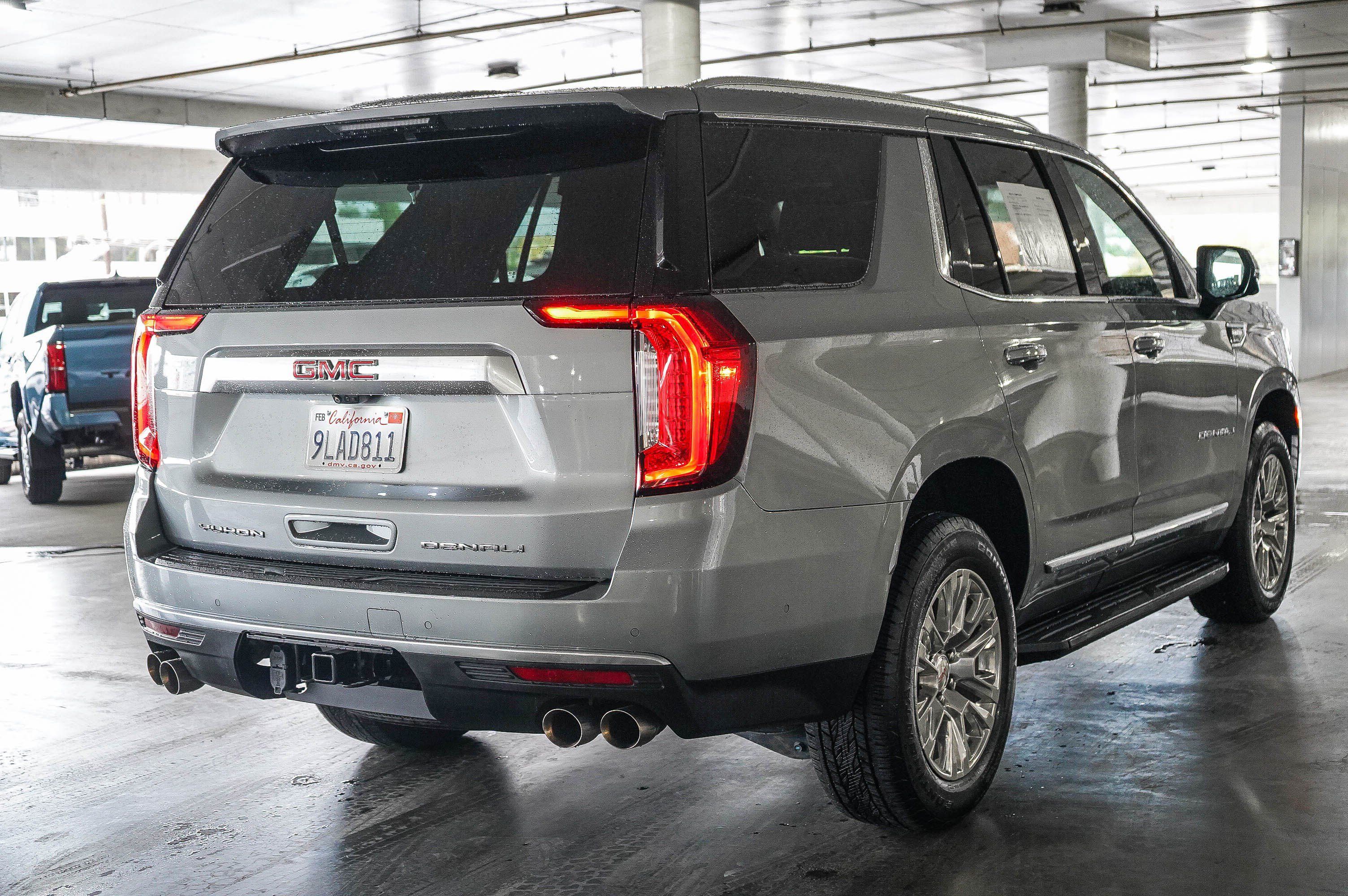 Used 2024 GMC Yukon Denali w/ Advanced Technology Package AWD/4WD image 7