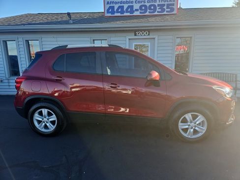 Used 2021 Chevrolet Trax LT w/ LT Convenience Package image 2