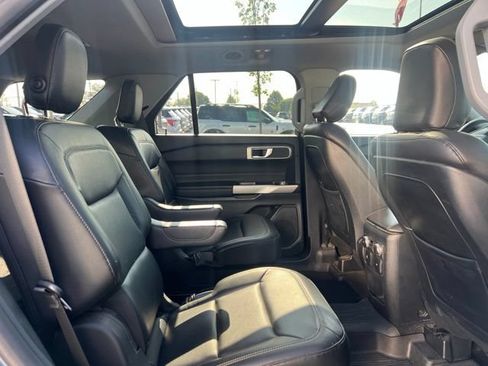 Used 2020 Ford Explorer XLT w/ Equipment Group 202A AWD/4WD image 14