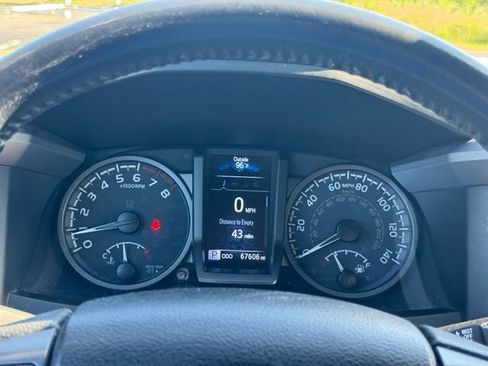 Used 2021 Toyota Tacoma TRD Off-Road w/ Technology Package AWD/4WD image 22