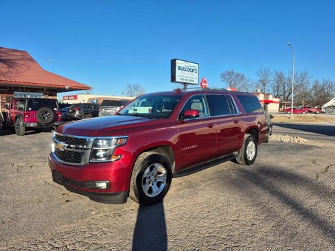 Used 2017 Chevrolet Suburban LT image 1