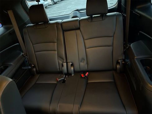 Used 2022 Honda Pilot TrailSport image 24