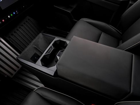 Used 2024 Tesla Cybertruck AWD Crew Cab image 23