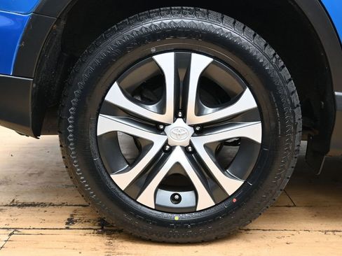 Used 2017 Toyota RAV4 LE w/ Carpet Mat Package image 15