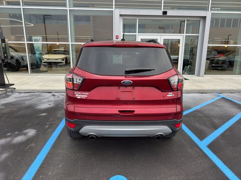 Used 2017 Ford Escape SE w/ Equipment Group 201A image 4