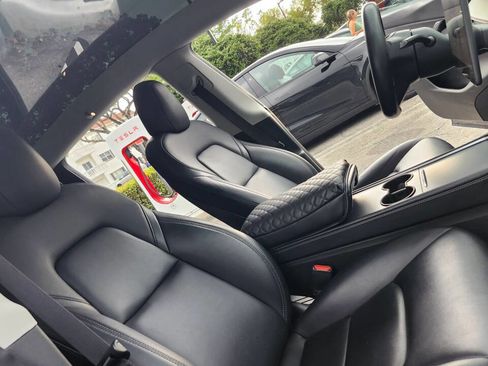 Used 2022 Tesla Model Y Long Range AWD/4WD image 21