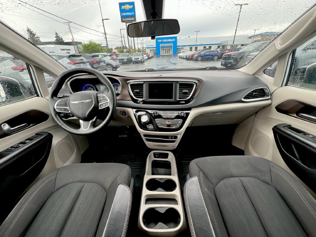 Used 2019 Chrysler Pacifica LX w/ Tire & Wheel Group FWD image 18
