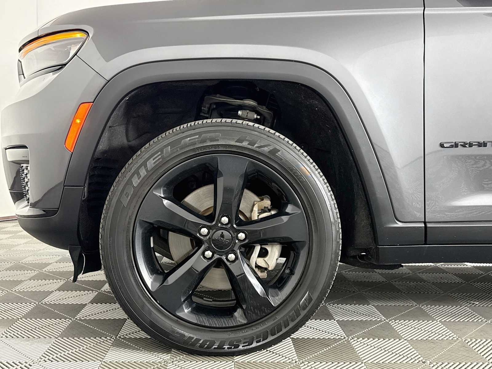 Used 2023 Jeep Grand Cherokee L Altitude AWD/4WD image 27