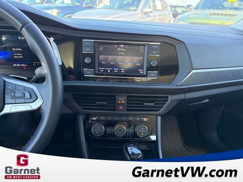 Certified 2023 Volkswagen Jetta SE w/ Panoramic Sunroof Package image 27