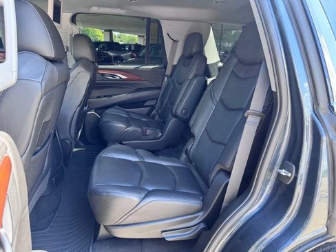 Used 2019 Cadillac Escalade Luxury RWD image 16
