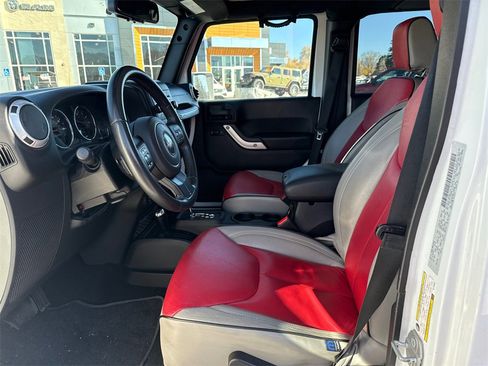 Used 2016 Jeep Wrangler Unlimited Sahara w/ Connectivity Group image 5