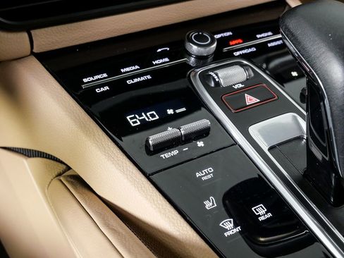 Certified 2023 Porsche Cayenne Platinum Edition AWD/4WD image 18
