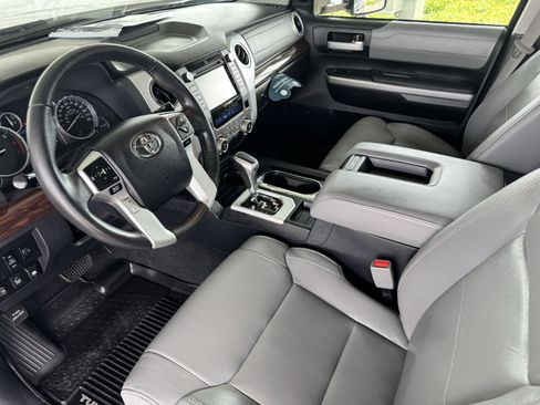 Used 2017 Toyota Tundra Limited w/ Limited Premium Package AWD/4WD image 9
