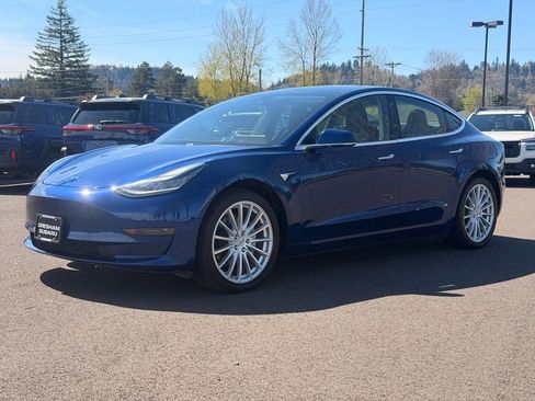 Used 2019 Tesla Model 3 Standard Range Plus image 3