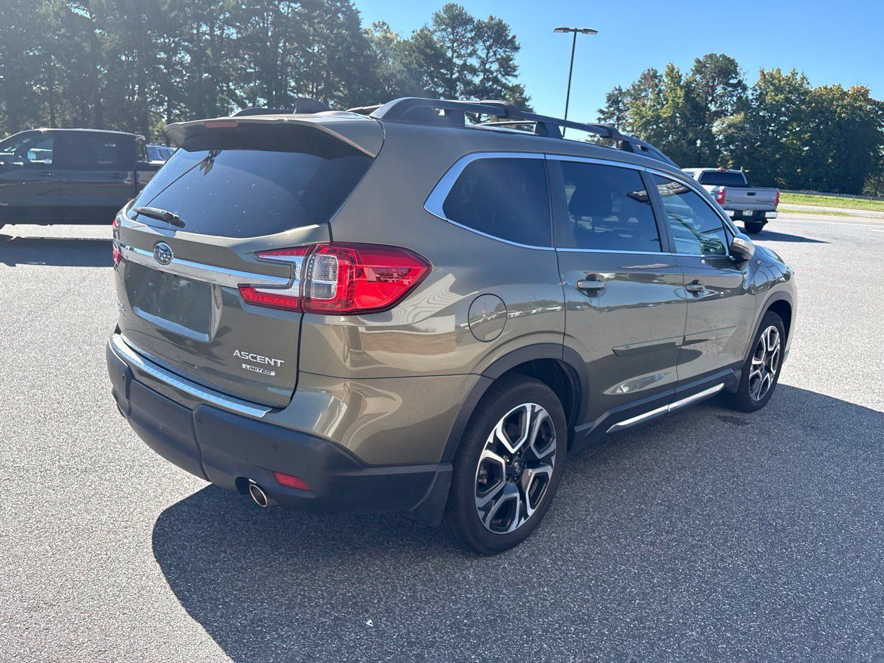 Used 2023 Subaru Ascent Limited w/ Technology Package AWD/4WD image 10