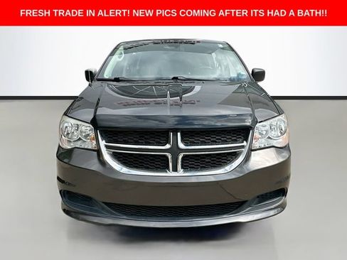 Used 2019 Dodge Grand Caravan SE w/ UConnect Hands-Free Group FWD image 3