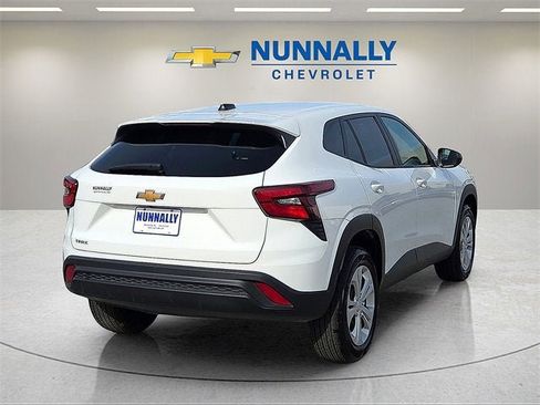 Certified 2025 Chevrolet Trax LS image 5
