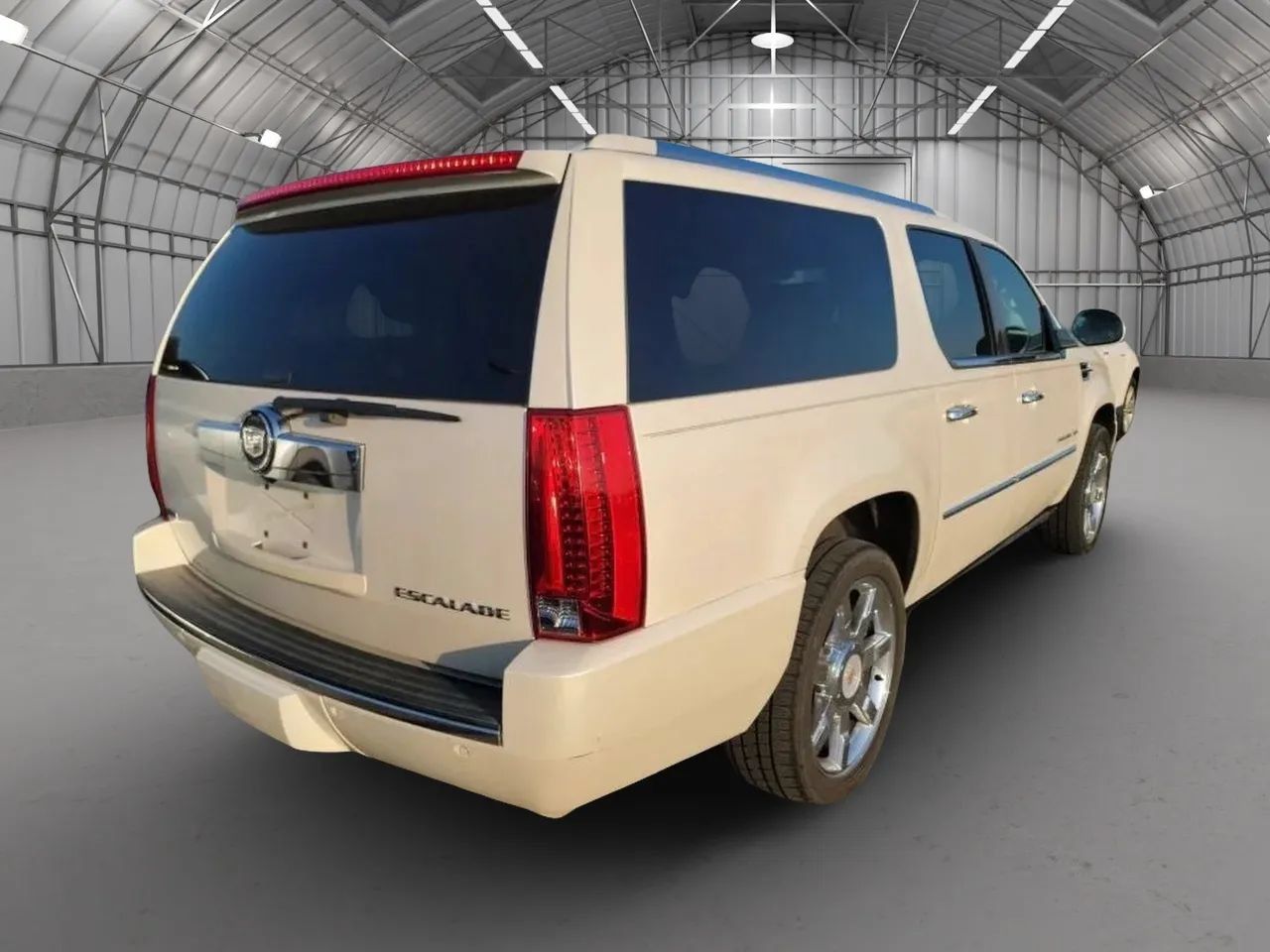 Used 2010 Cadillac Escalade ESV Premium RWD image 2