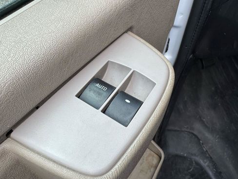 Used 2021 Chevrolet Express 2500 RWD image 17