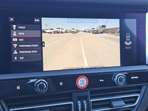 Certified 2026 Porsche Macan AWD/4WD image 18