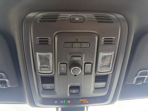 Used 2021 GMC Yukon Denali w/ Denali Premium Package image 32