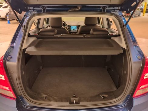 Used 2019 Chevrolet Trax LT w/ LT Convenience Package image 12