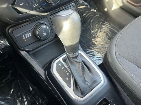 Used 2023 Jeep Renegade Latitude image 16