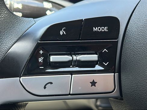 Used 2024 Hyundai Elantra SEL FWD image 18